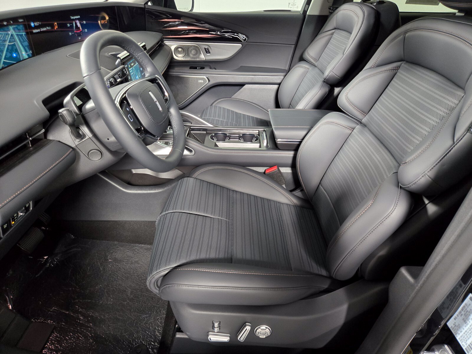New 2026 Lincoln Nautilus Reserve AWD/4WD image 13