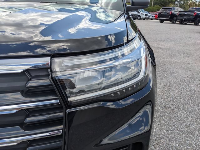 Used 2025 Ford Explorer Active RWD image 9