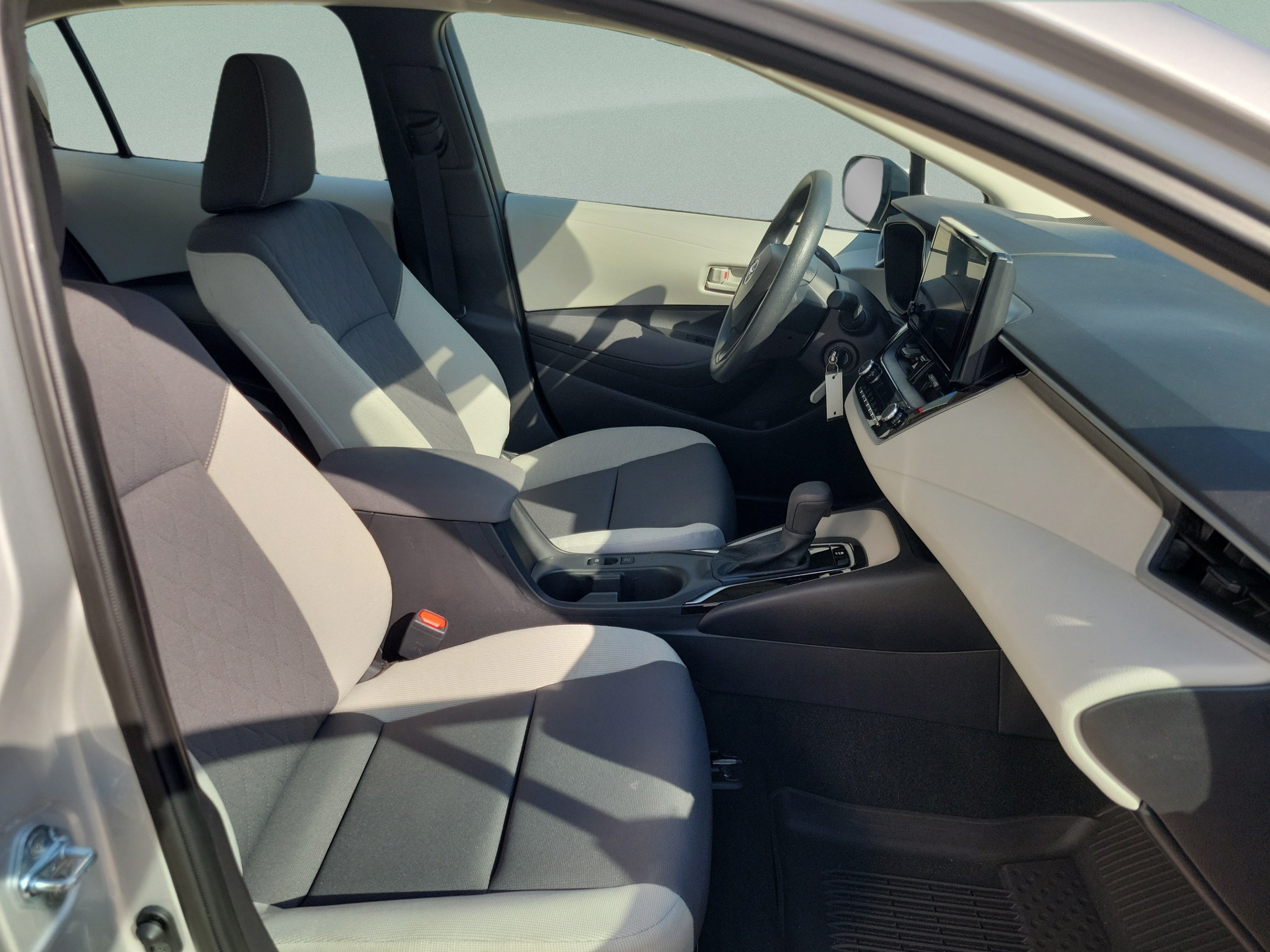 Used 2026 Toyota Corolla LE FWD image 31