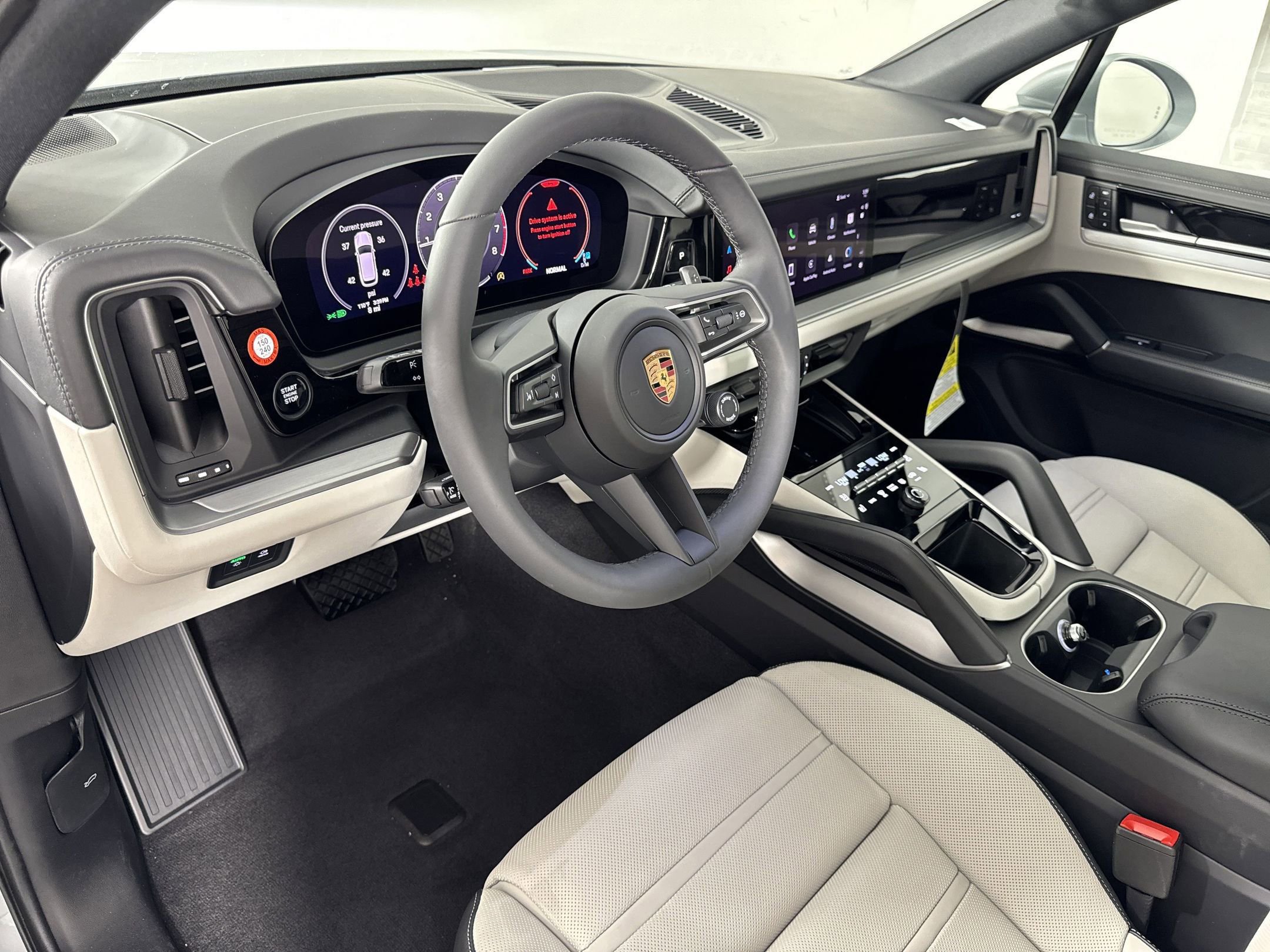 Certified 2025 Porsche Cayenne image 4