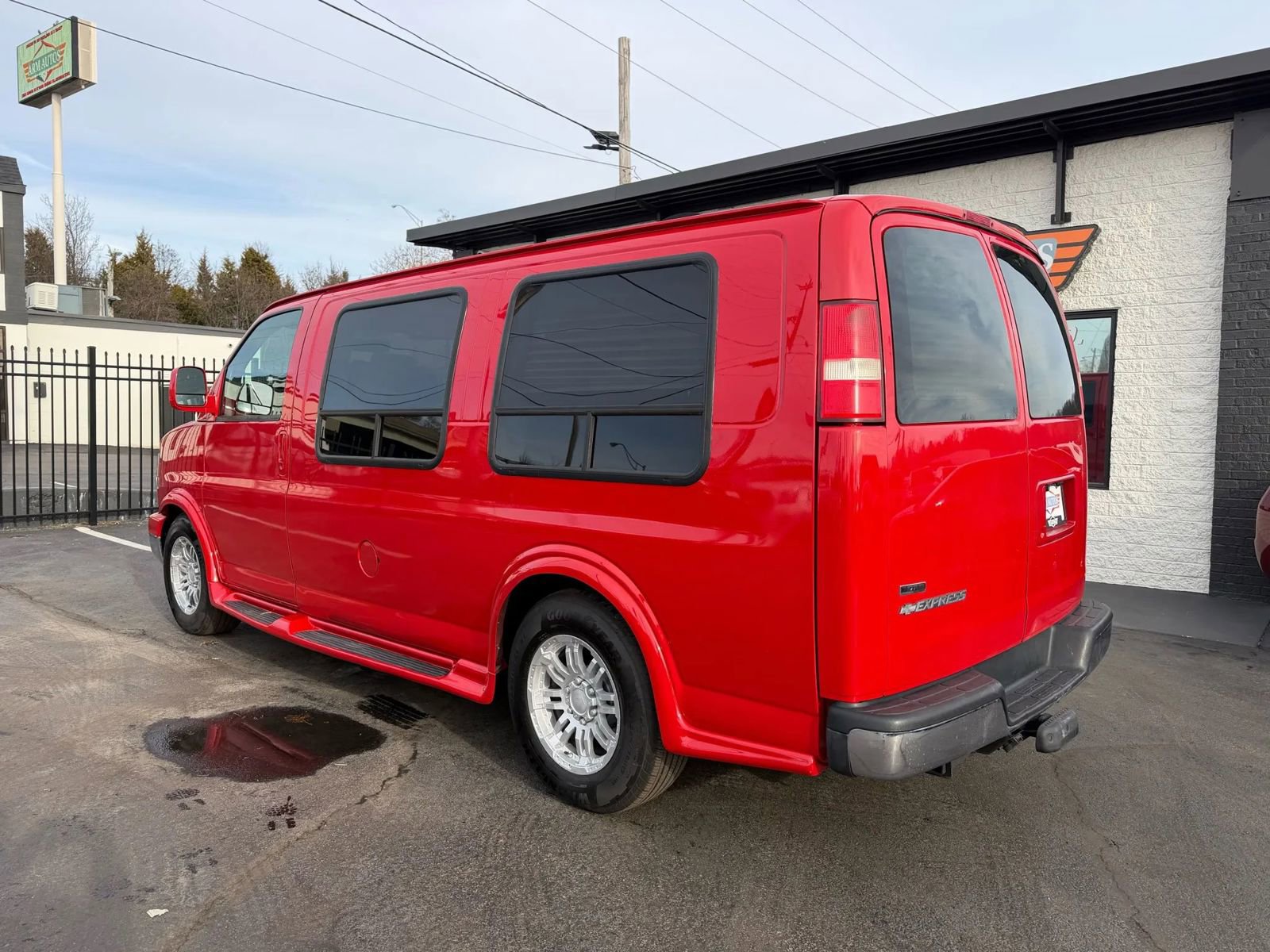 Used 2010 Chevrolet Express 1500 w/ Power Package image 7