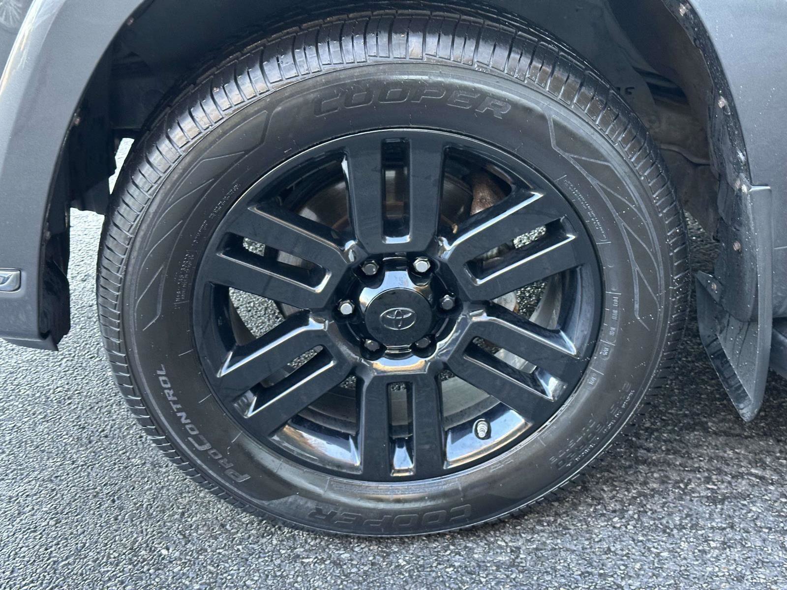 Used 2014 Toyota 4Runner Limited image 10