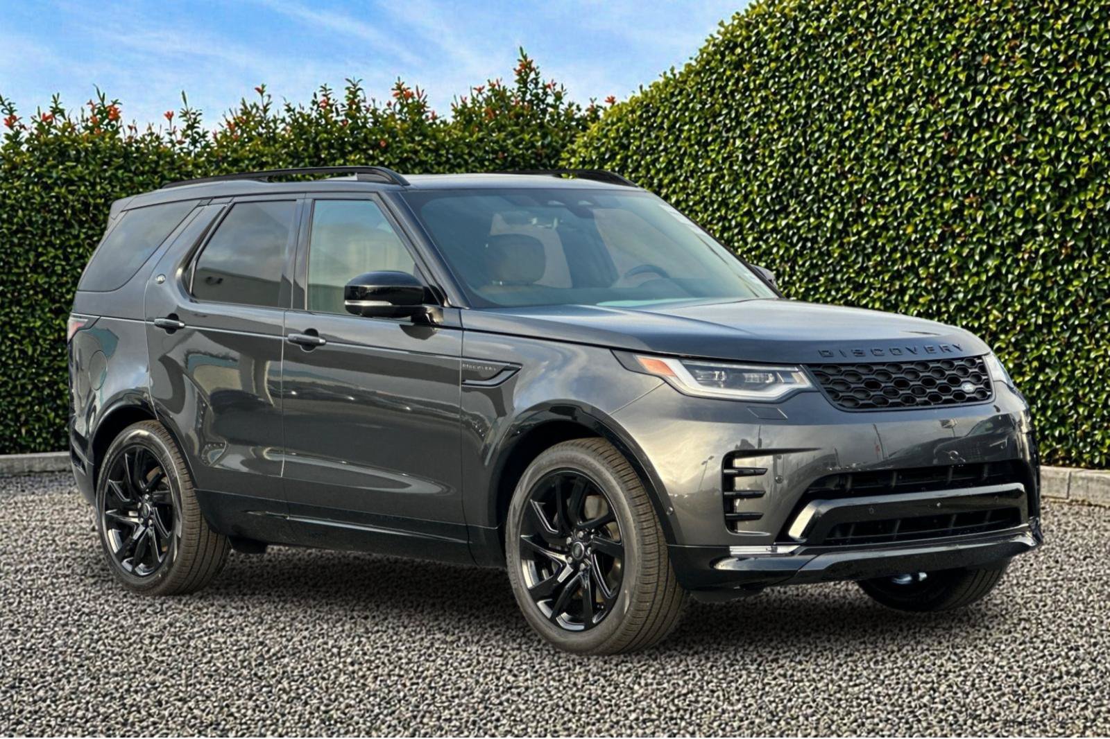 New 2025 Land Rover Discovery Dynamic SE AWD/4WD image 8