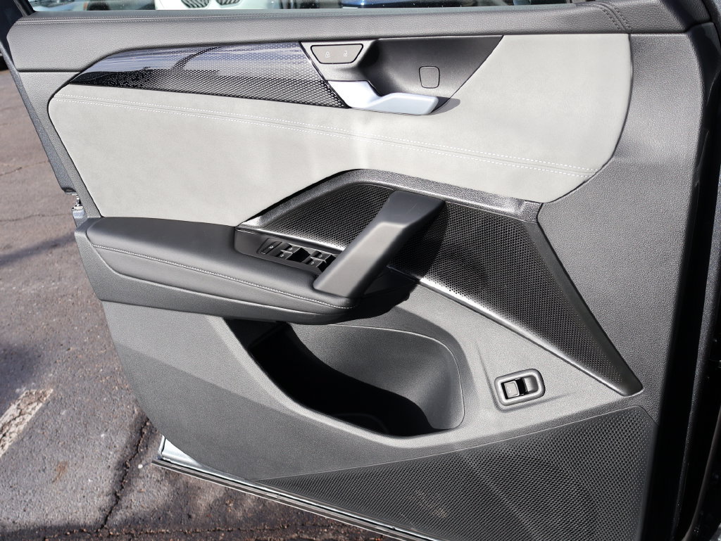 Used 2026 Volkswagen Tiguan SE R-Line AWD/4WD image 40