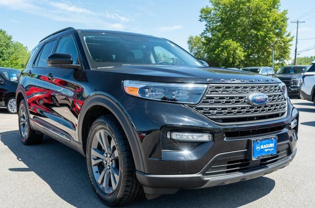 Used 2023 Ford Explorer XLT w/ Equipment Group 202A AWD/4WD image 4