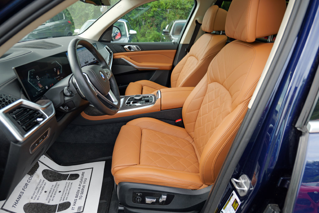 Used 2024 BMW X7 xDrive40i w/ Premium Package AWD/4WD image 21