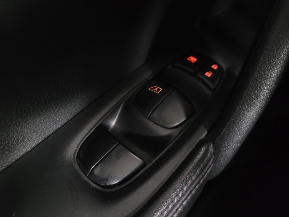 Used 2020 Nissan Rogue S FWD image 27