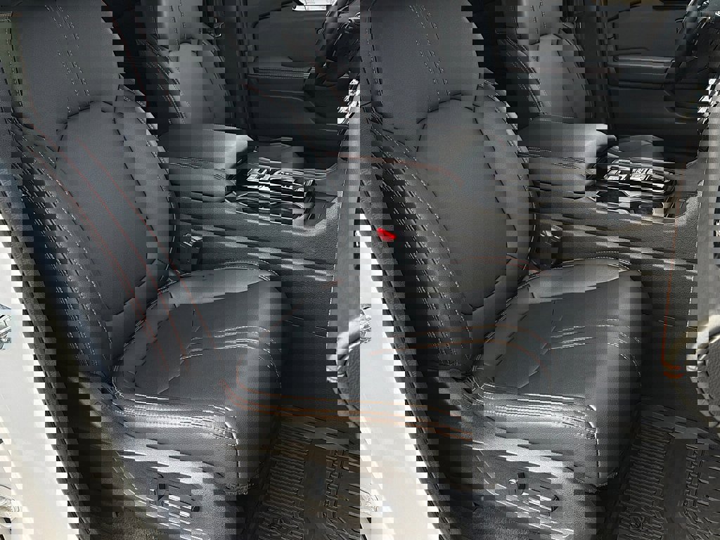 Used 2025 Honda Pilot TrailSport image 19