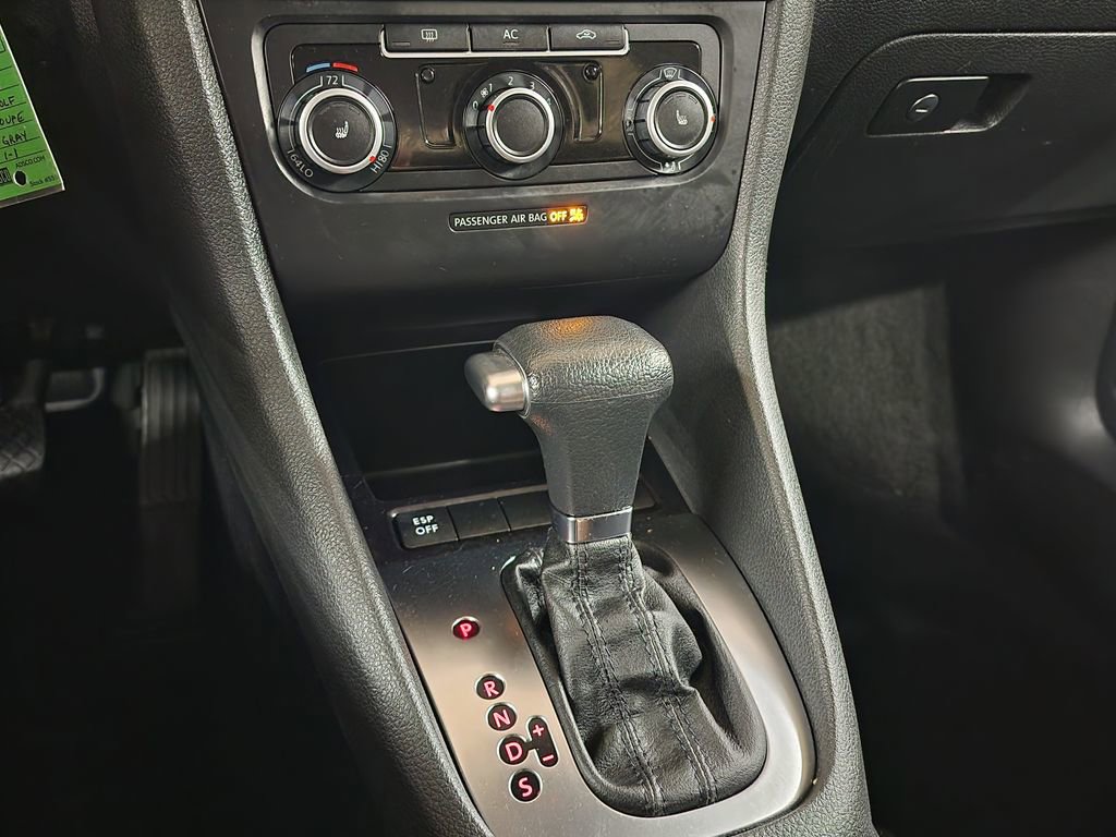 Used 2010 Volkswagen Golf 2-Door image 24