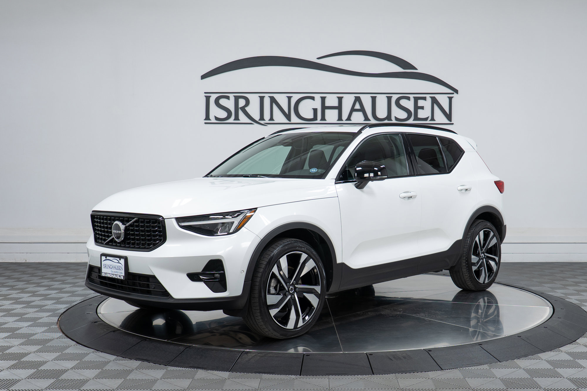 Used 2023 Volvo XC40 B5 Ultimate w/ Protection Package Premier AWD/4WD image 1