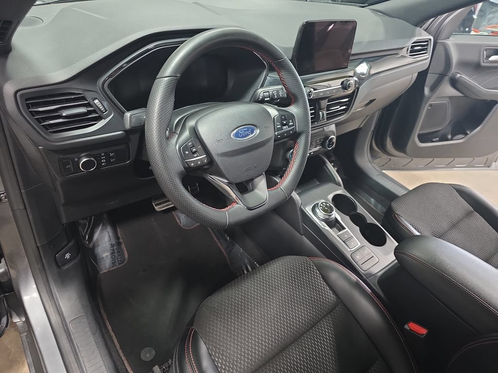 Used 2023 Ford Escape ST-Line FWD image 16