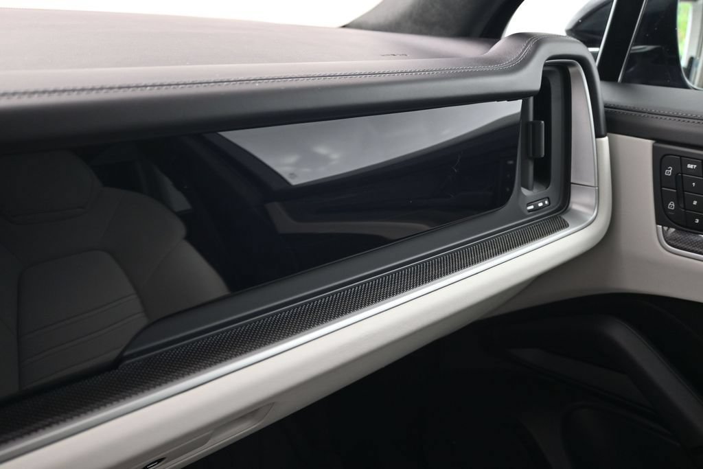 Certified 2024 Porsche Cayenne Turbo AWD/4WD image 23
