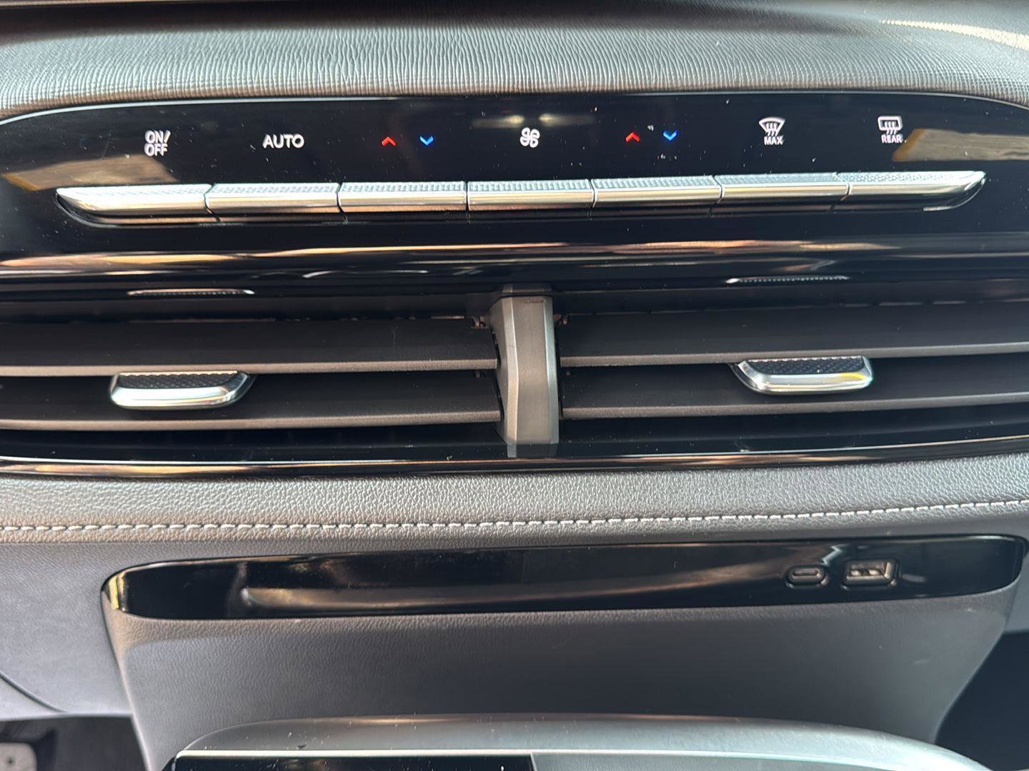 Used 2025 Buick Enclave Preferred image 17