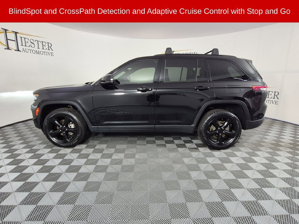 Used 2024 Jeep Grand Cherokee Limited w/ Black Appearance Package AWD/4WD image 9