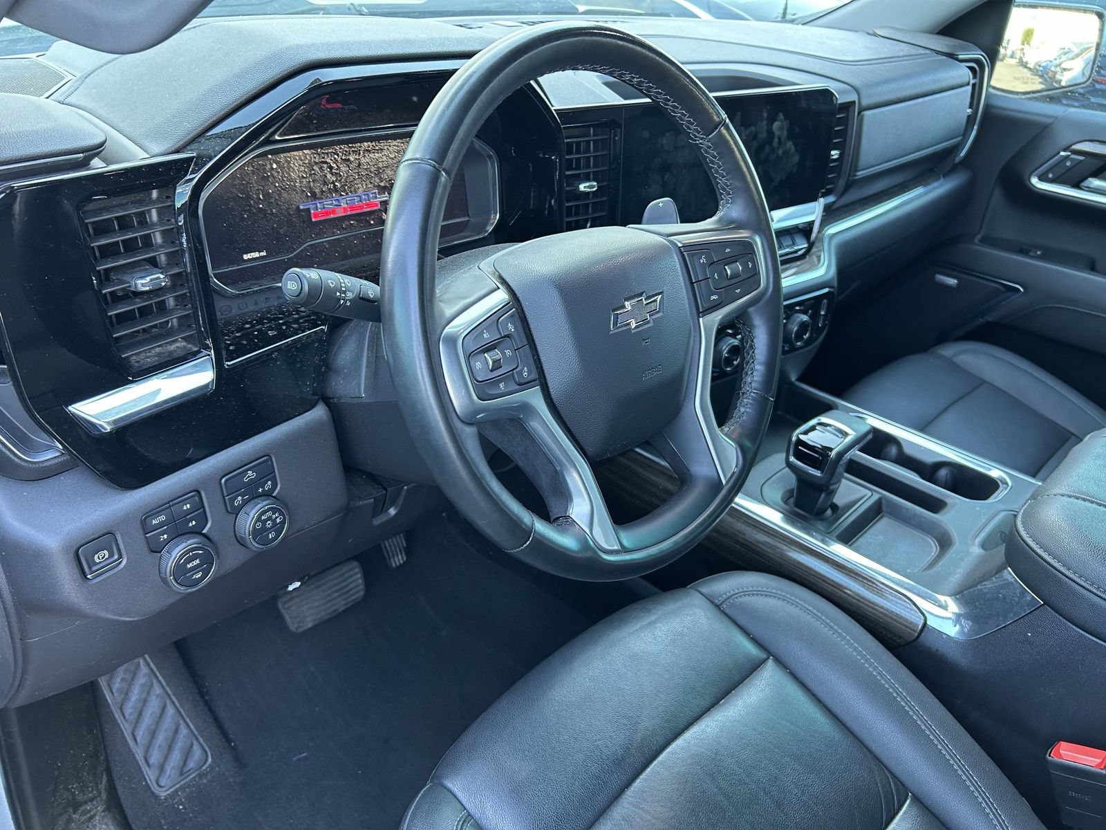 Used 2024 Chevrolet Silverado 1500 LT Trail Boss w/ Convenience Package II AWD/4WD image 13