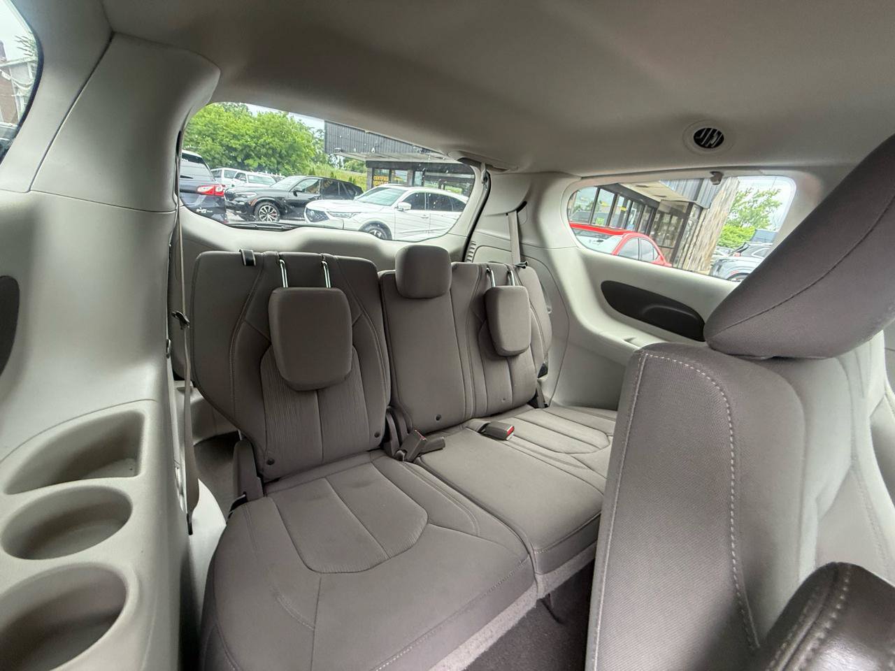 Used 2018 Chrysler Pacifica L FWD image 37