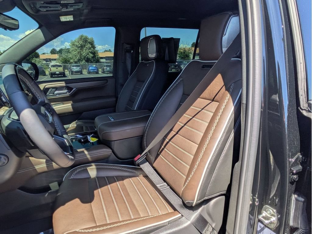 Used 2026 GMC Yukon XL Denali Ultimate w/ LPO, Floor Liner Package AWD/4WD image 12