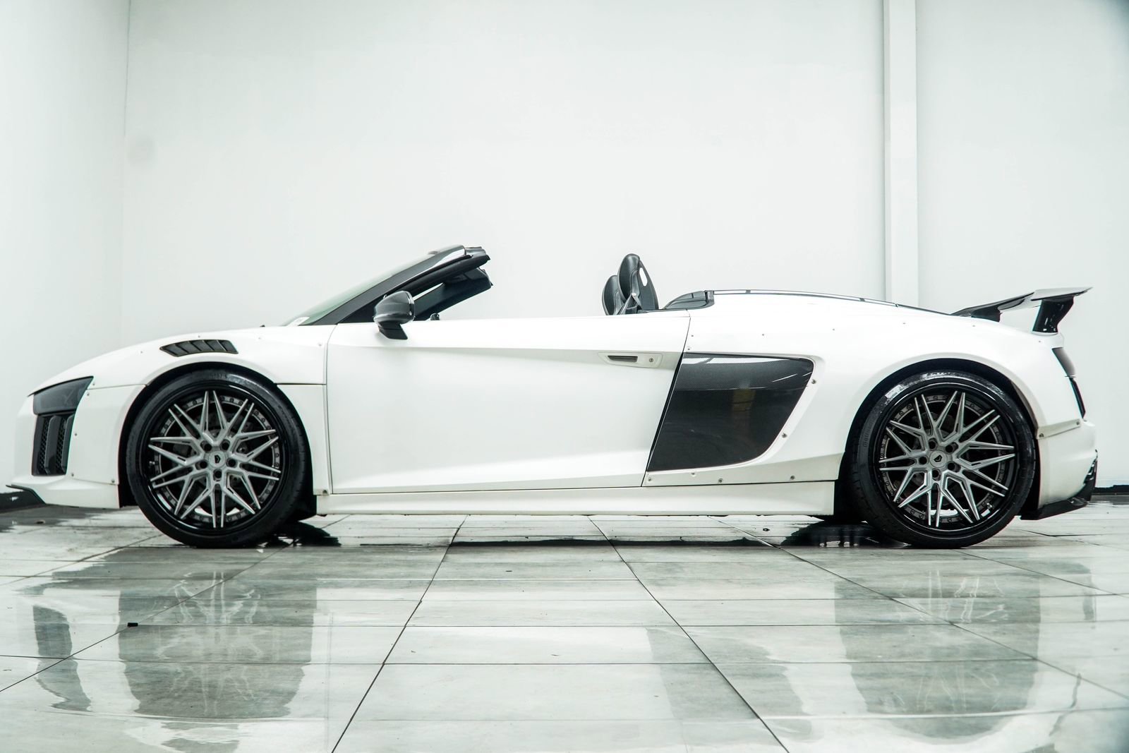Used 2018 Audi R8 V10 AWD/4WD image 17