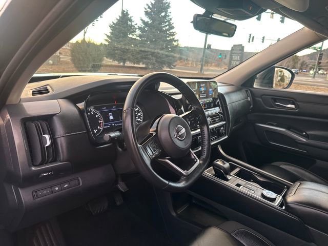 Used 2023 Nissan Pathfinder SL image 16