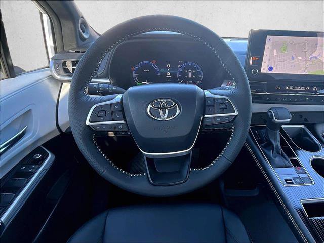 Used 2026 Toyota Sienna XSE FWD image 7