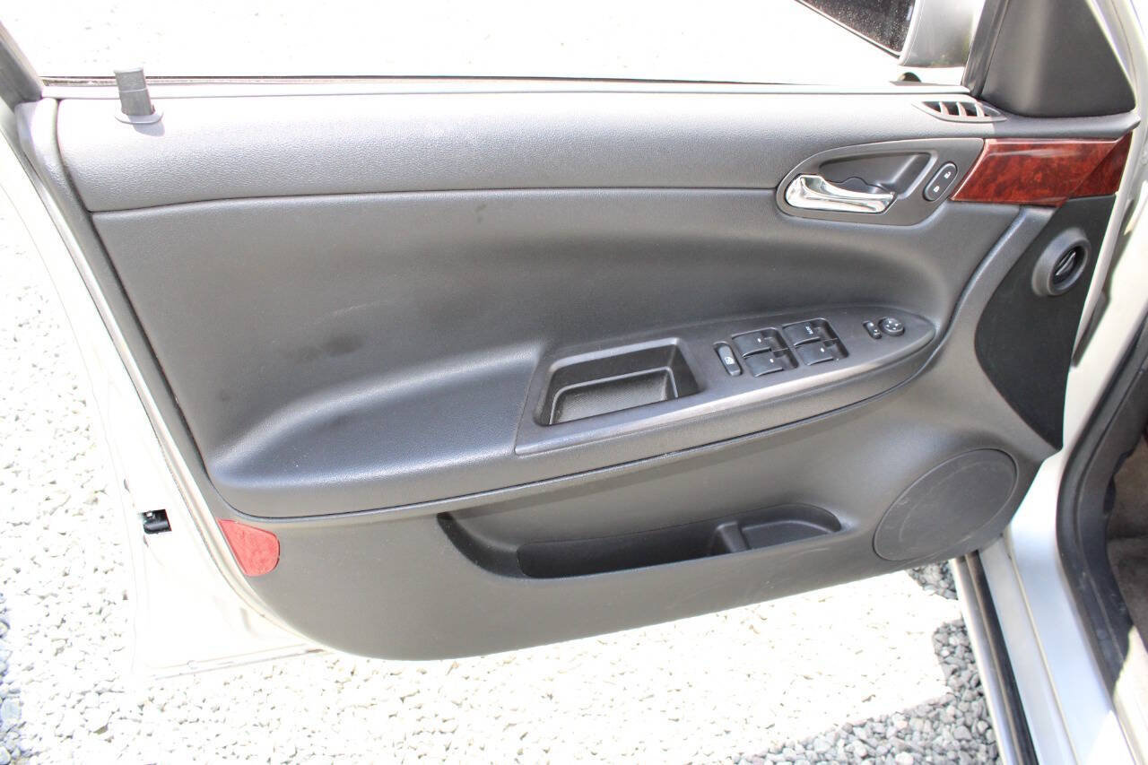Used 2008 Chevrolet Impala LS FWD image 18