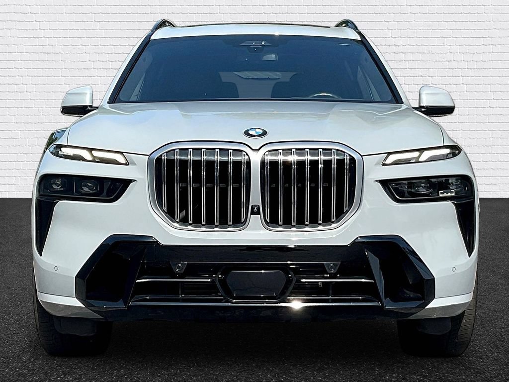 Used 2024 BMW X7 xDrive40i w/ M Sport Package AWD/4WD image 2