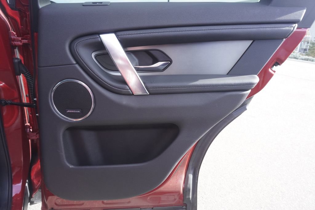 Used 2025 Land Rover Discovery Sport Dynamic SE image 25