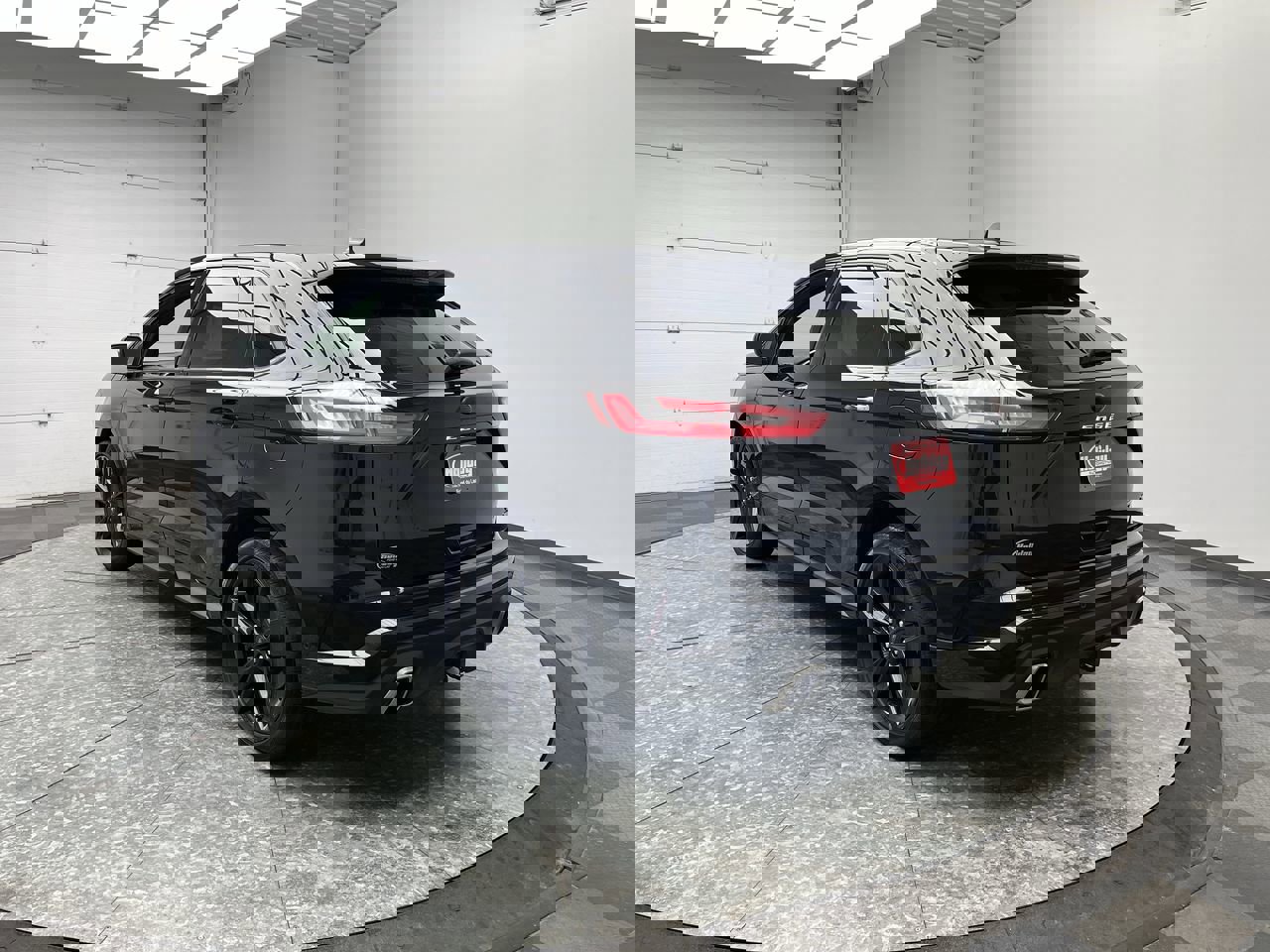 Used 2021 Ford Edge ST w/ Equipment Group 401A image 2