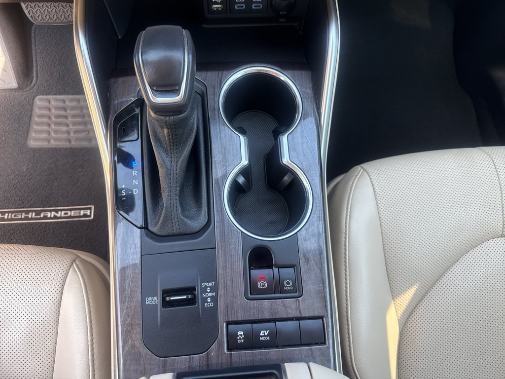 Used 2022 Toyota Highlander Limited FWD image 14