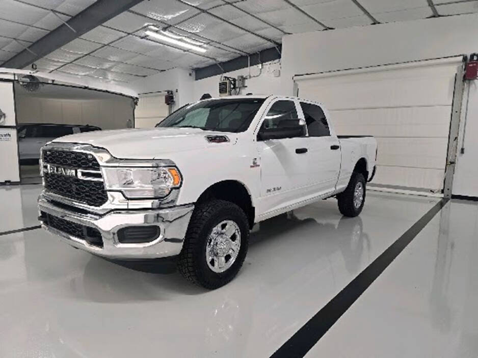 Used 2022 RAM 2500 Tradesman w/ Chrome Appearance Group AWD/4WD image 5
