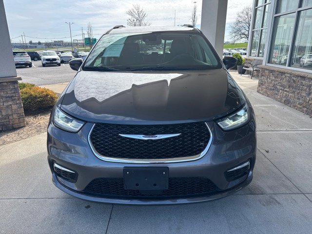 Used 2022 Chrysler Pacifica Touring-L image 3