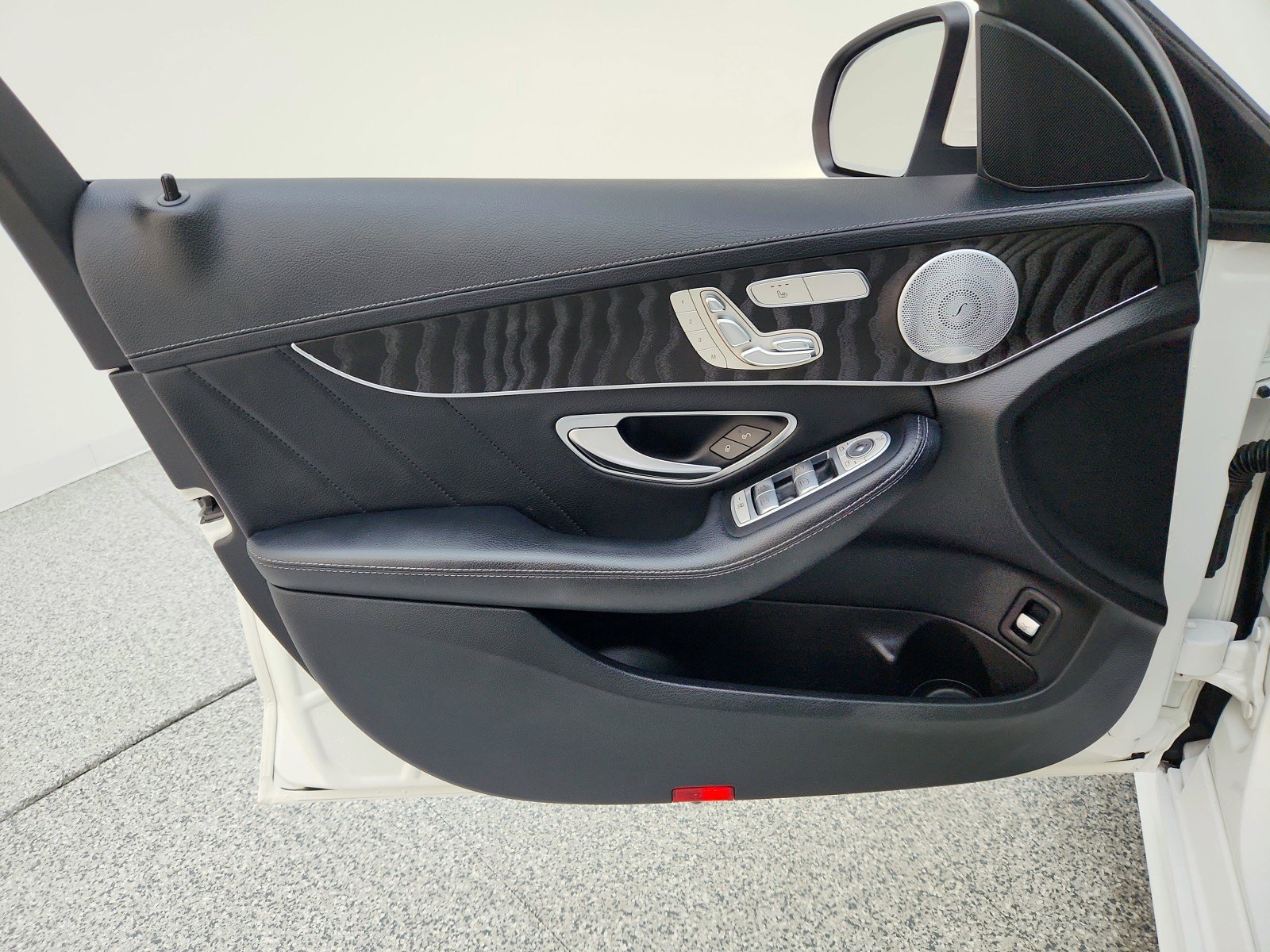 Used 2015 Mercedes-Benz C 300 4MATIC Sedan image 26