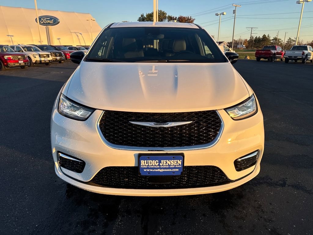 New 2026 Chrysler Pacifica Select image 8