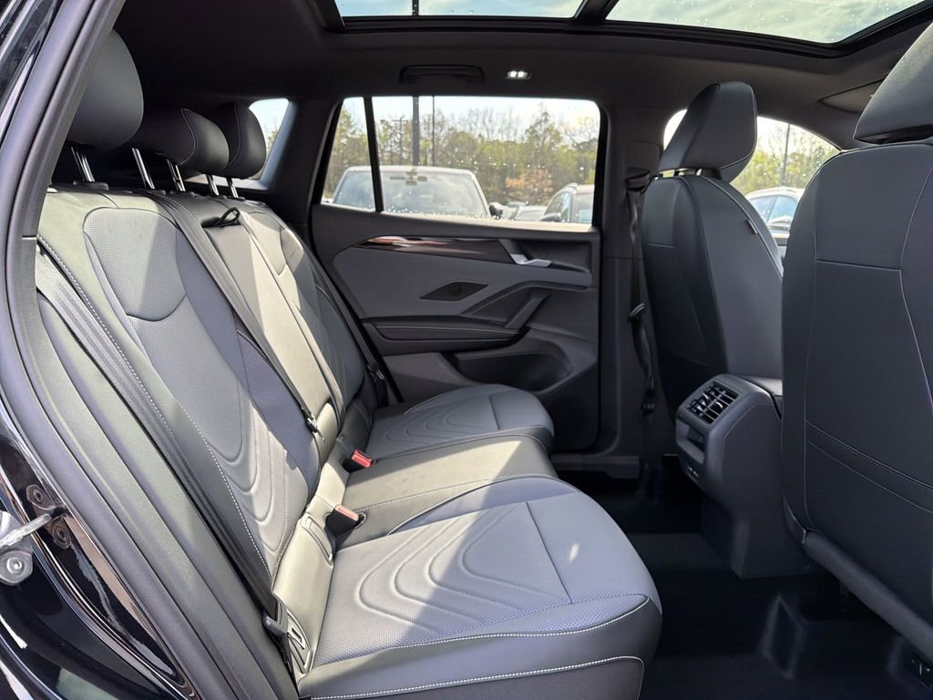 New 2026 Volkswagen Tiguan SE R-Line FWD image 16