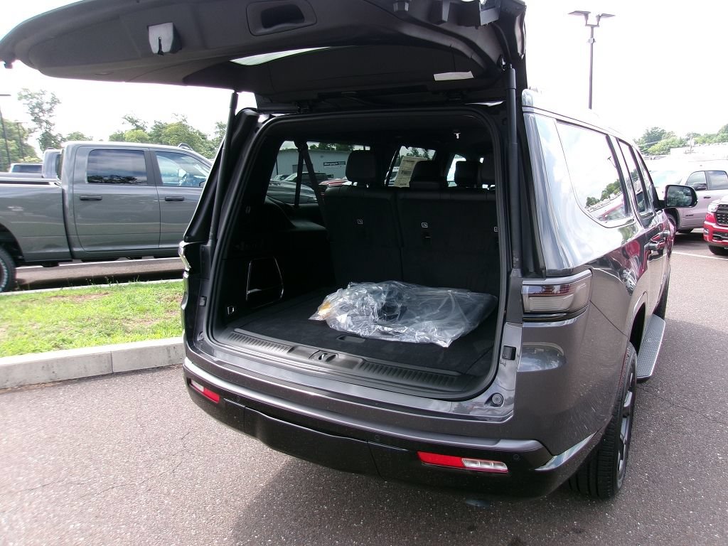 New 2026 Jeep Grand Wagoneer L Limited w/ Convenience Group I AWD/4WD image 15