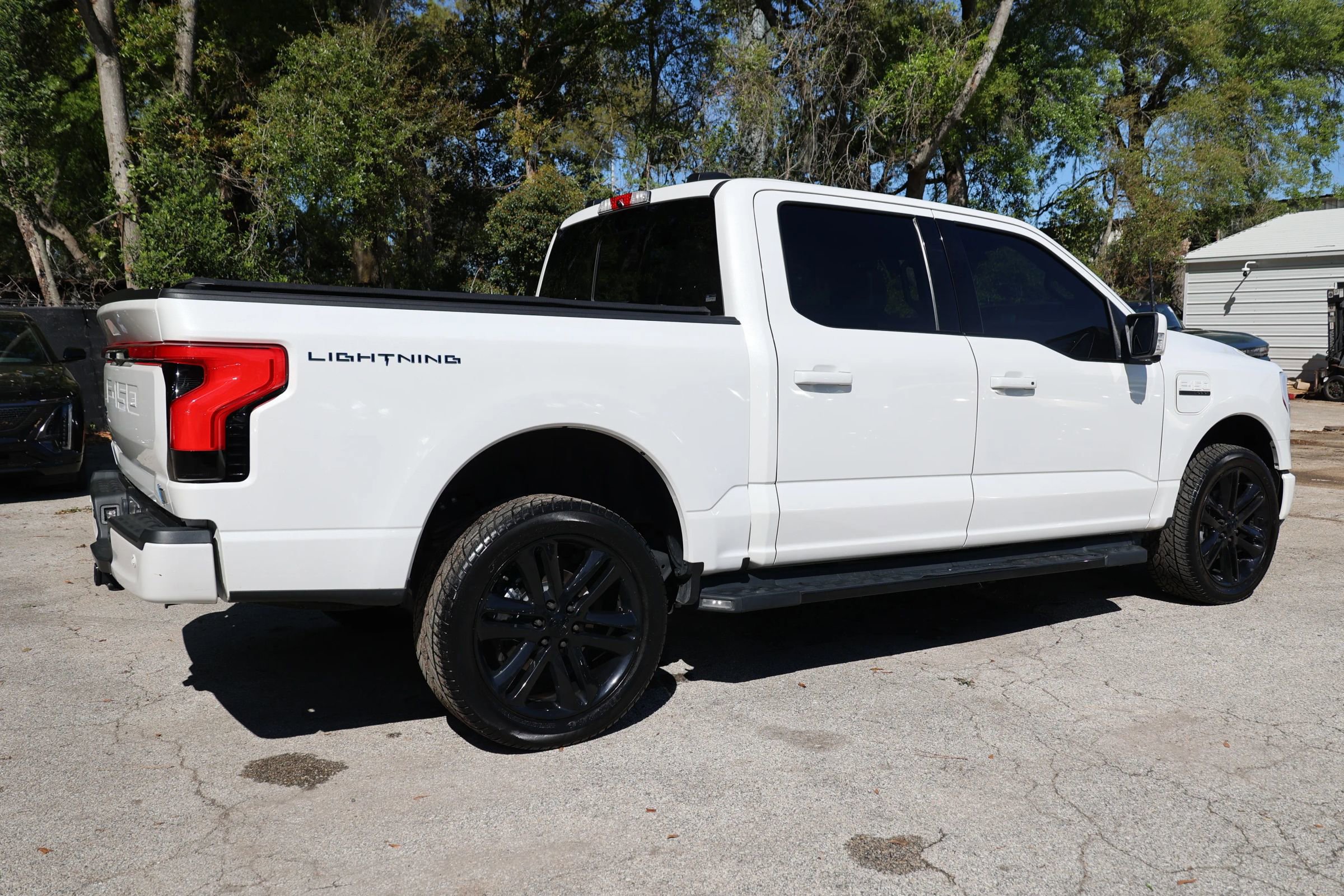 Used 2022 Ford F150 Lightning Lariat image 4