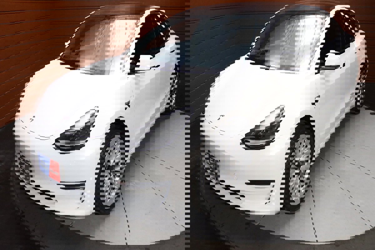 Used 2023 Tesla Model 3 Standard Range image 6