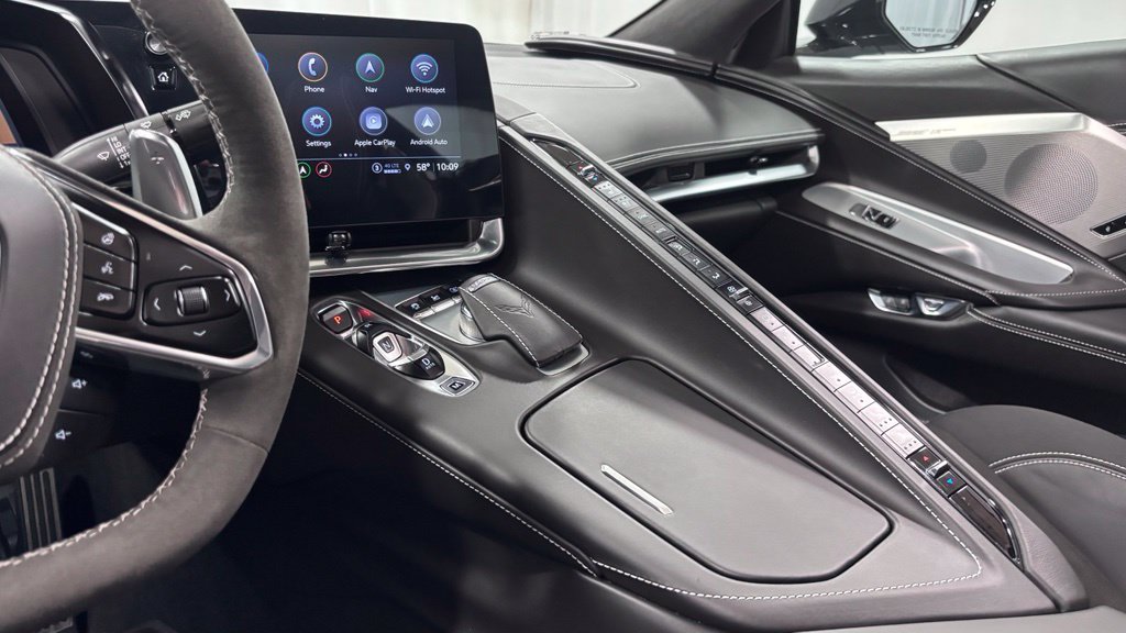 Used 2022 Chevrolet Corvette Stingray Premium Cpe w/ Z51 Performance Package RWD image 21