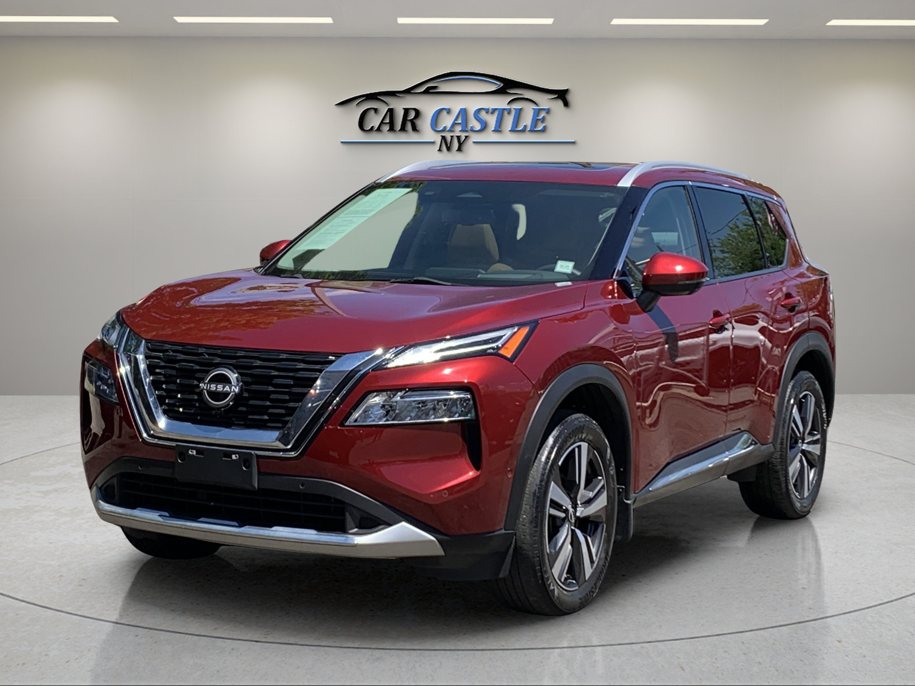 Used 2023 Nissan Rogue Platinum image 2