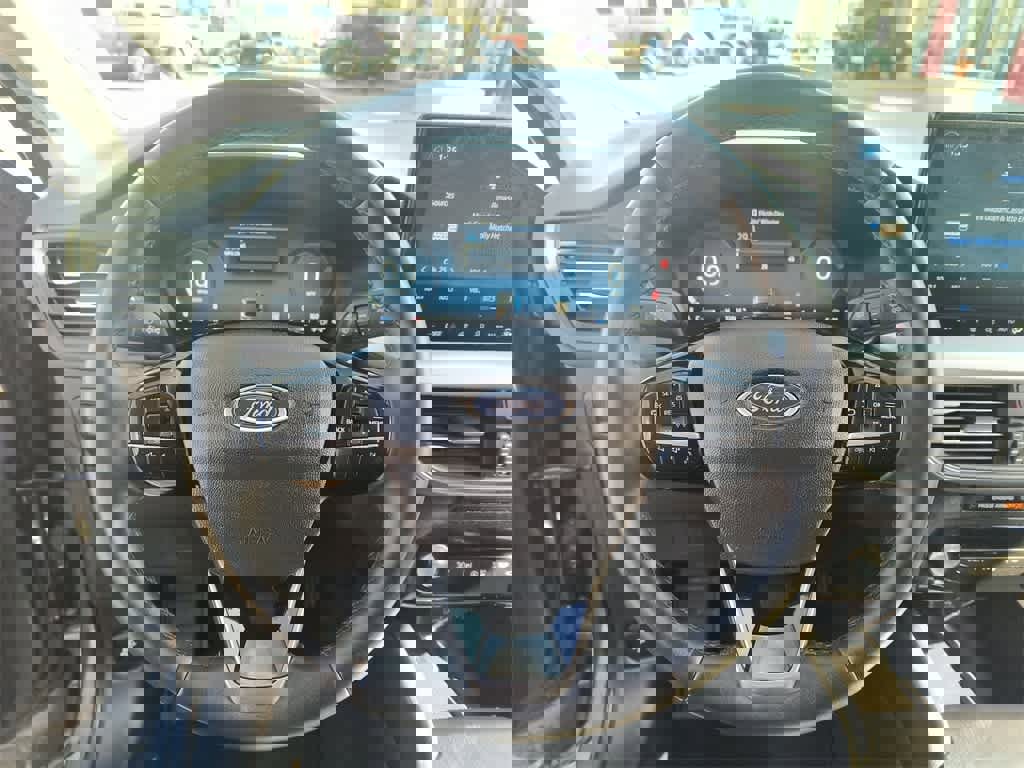 Used 2023 Ford Escape Platinum image 17