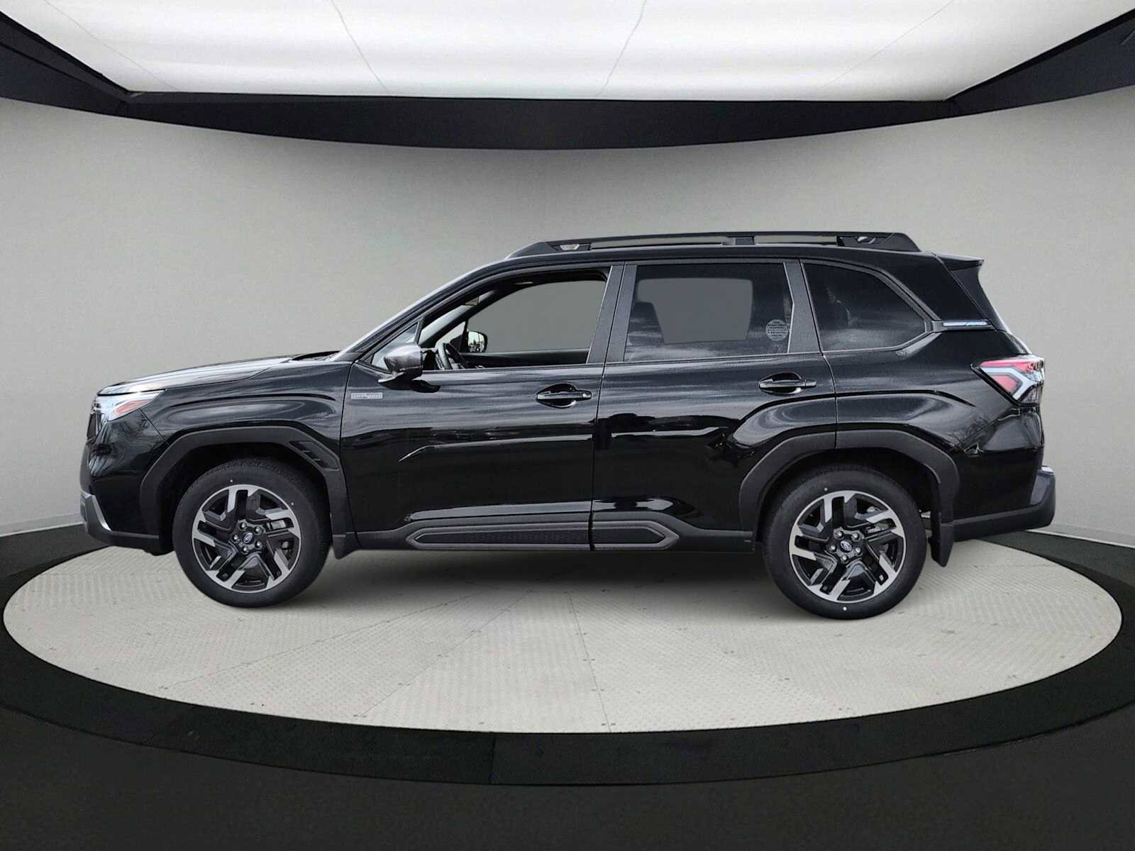 Certified 2025 Subaru Forester Limited w/ Popular Package image 5