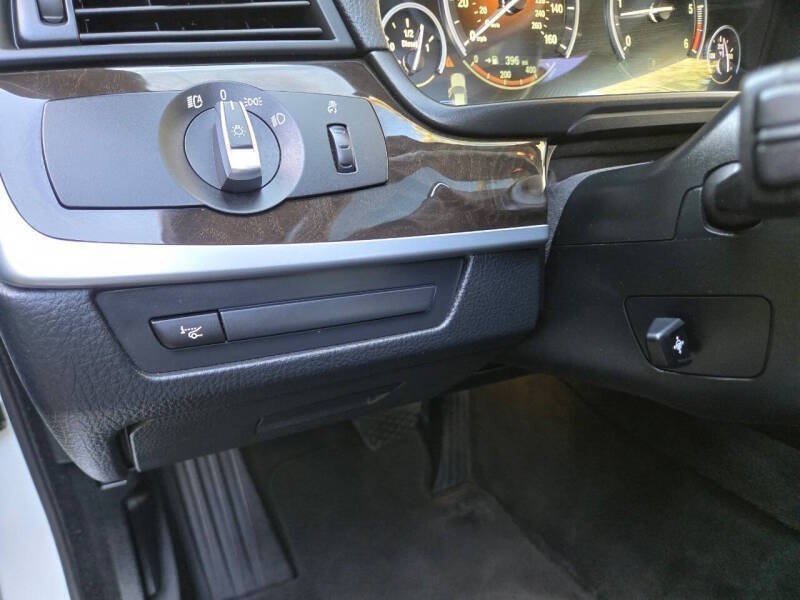Used 2014 BMW 535d Sedan RWD image 22