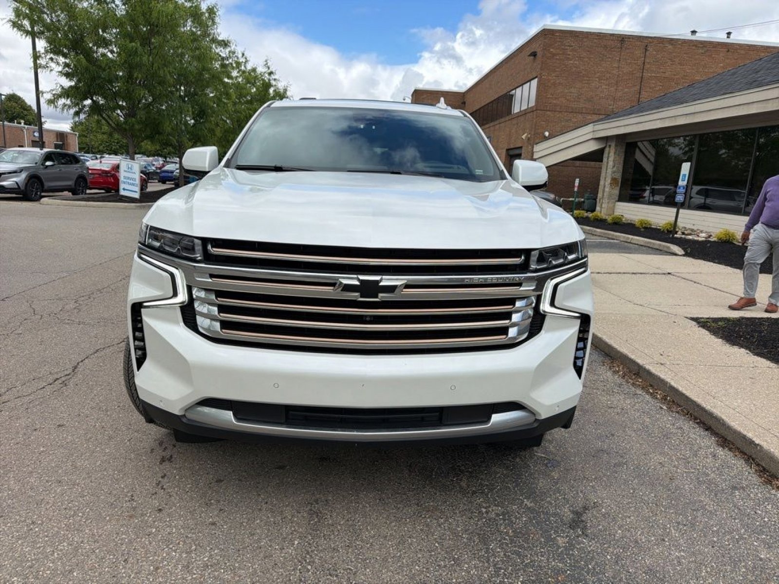 Used 2024 Chevrolet Suburban High Country w/ Advanced Technology Package AWD/4WD image 3