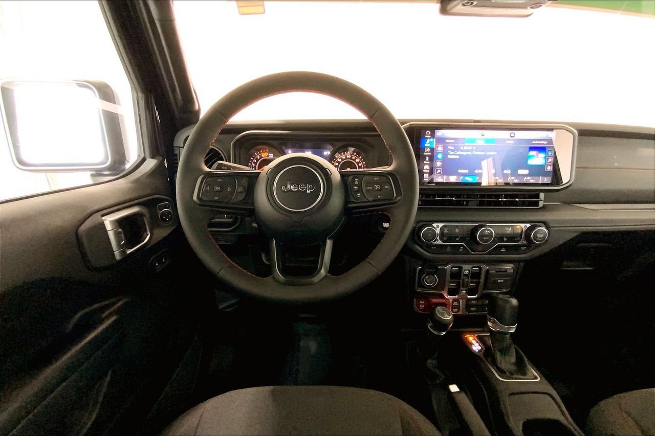 Used 2024 Jeep Wrangler Unlimited Rubicon w/ Convenience Group AWD/4WD image 4