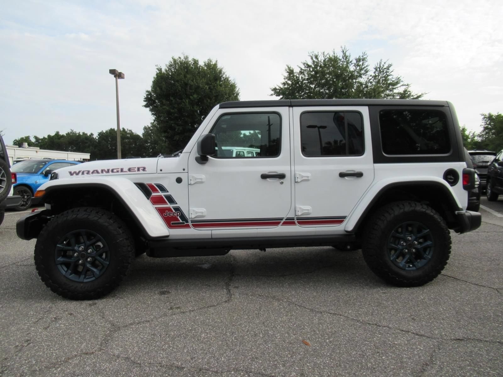 New 2026 Jeep Wrangler Unlimited Sport w/ Dual Top Group AWD/4WD image 4
