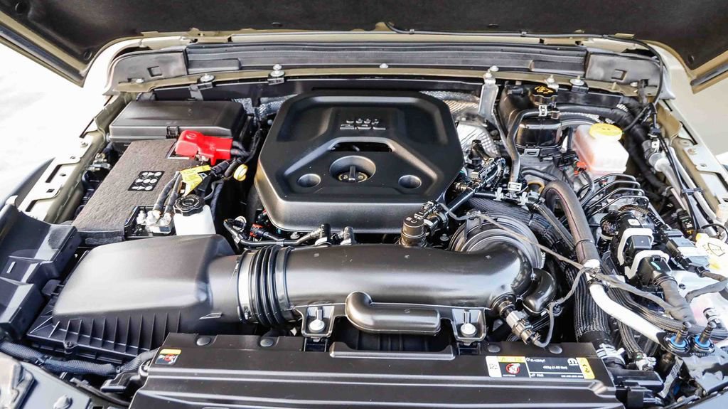 Used 2025 Jeep Wrangler Sport image 31