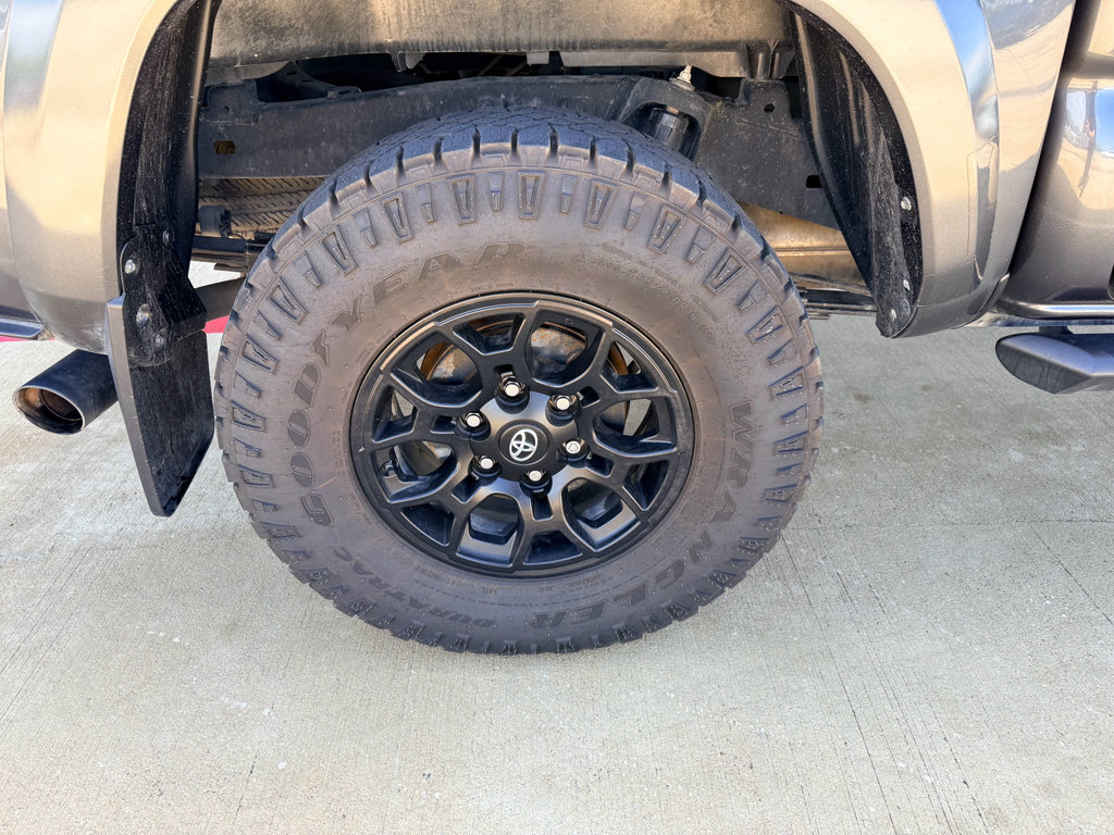 Used 2022 Toyota Tacoma SR5 RWD image 28