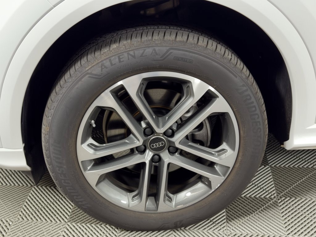 Certified 2025 Audi Q5 Premium w/ Convenience Package AWD/4WD image 13