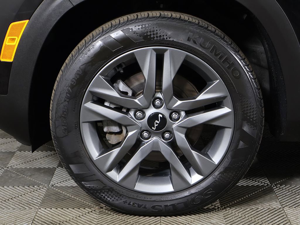 Used 2023 Kia Seltos LX image 19