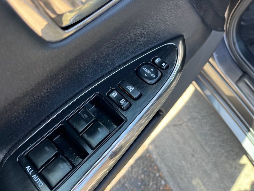 Used 2015 Toyota Avalon XLE FWD image 11